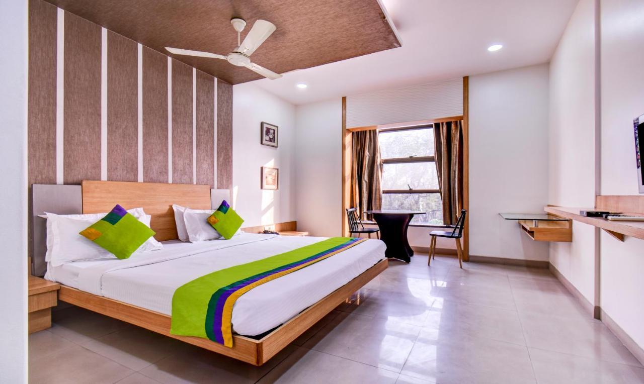 Treebo Admiral Suites New Usmanpura Aurangabad  Buitenkant foto
