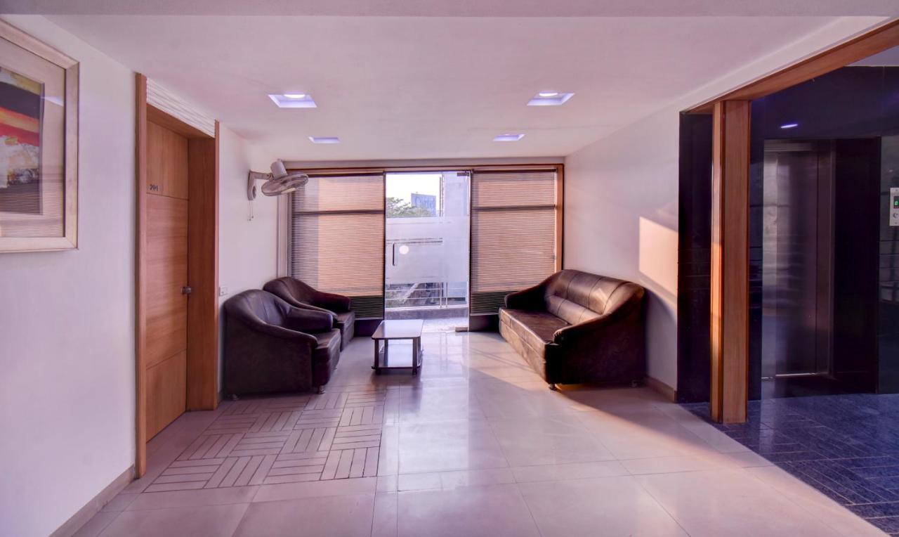 Treebo Admiral Suites New Usmanpura Aurangabad  Buitenkant foto