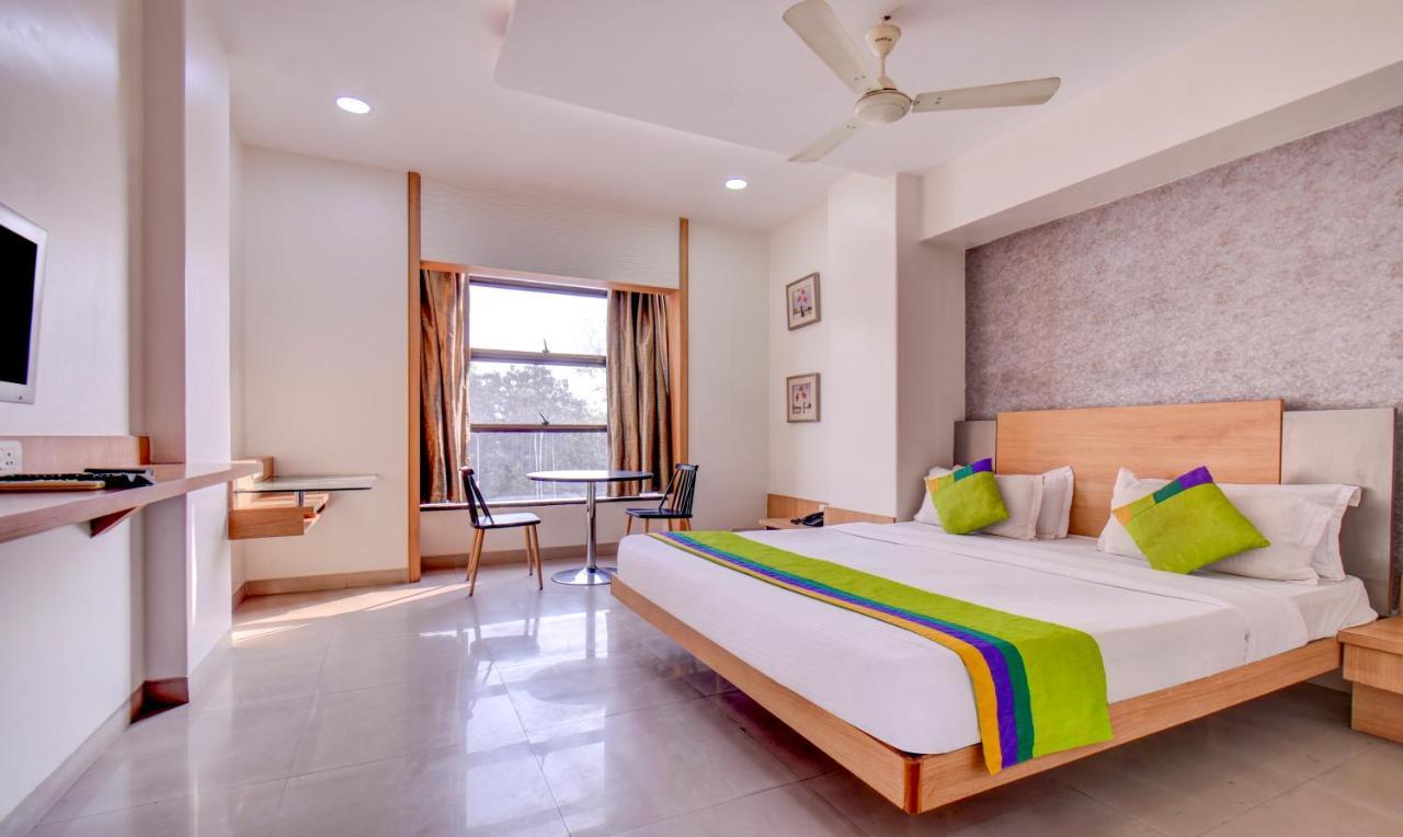 Treebo Admiral Suites New Usmanpura Aurangabad  Buitenkant foto