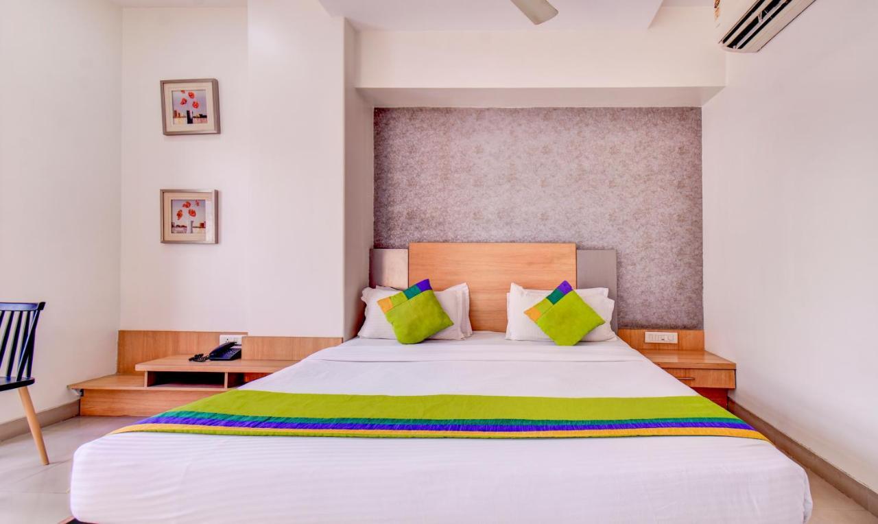 Treebo Admiral Suites New Usmanpura Aurangabad  Buitenkant foto