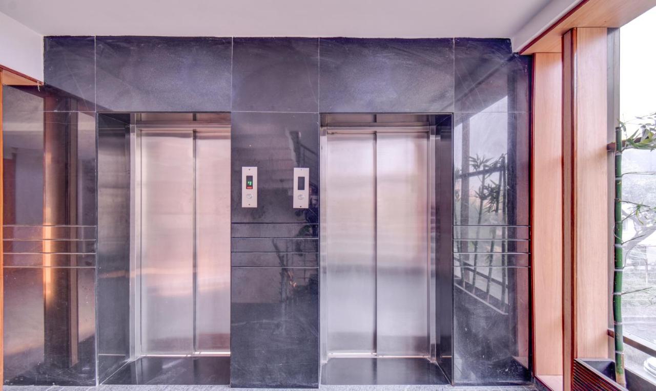 Treebo Admiral Suites New Usmanpura Aurangabad  Buitenkant foto