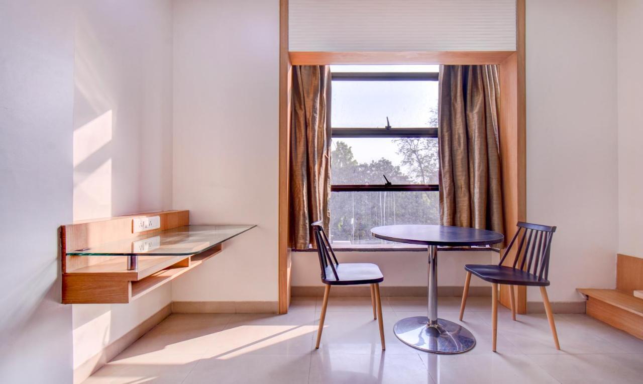 Treebo Admiral Suites New Usmanpura Aurangabad  Buitenkant foto
