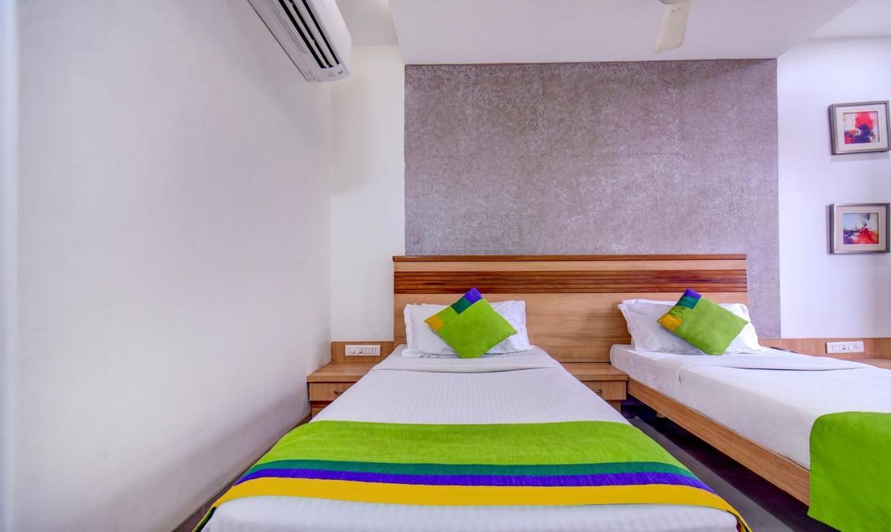 Treebo Admiral Suites New Usmanpura Aurangabad  Buitenkant foto