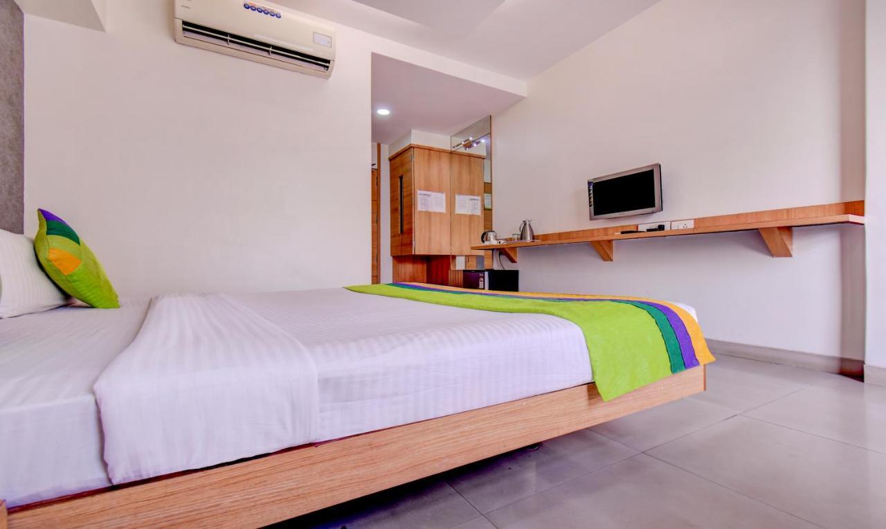 Treebo Admiral Suites New Usmanpura Aurangabad  Buitenkant foto