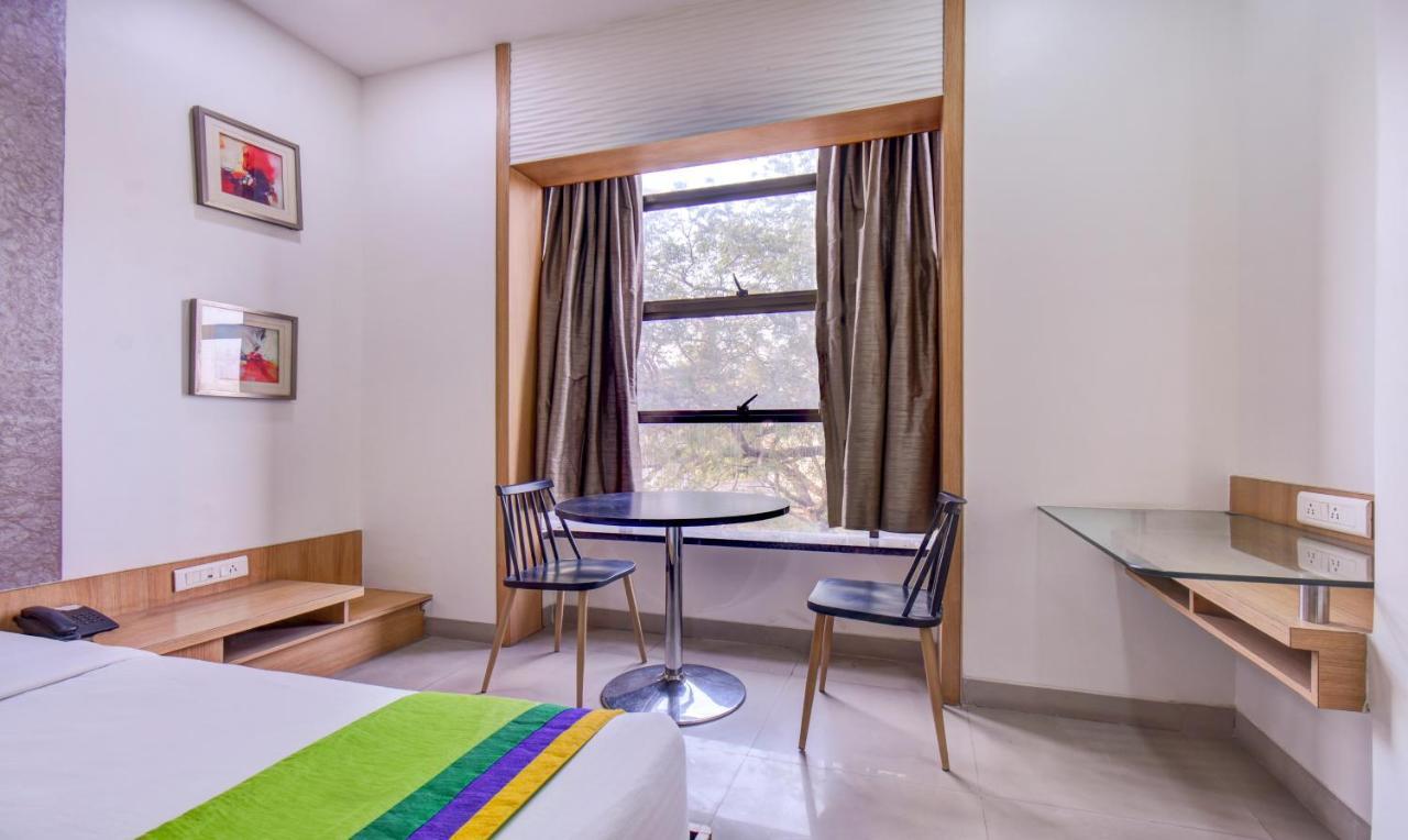 Treebo Admiral Suites New Usmanpura Aurangabad  Buitenkant foto