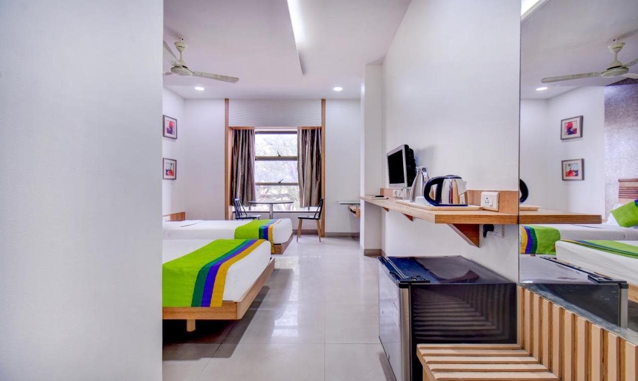 Treebo Admiral Suites New Usmanpura Aurangabad  Buitenkant foto