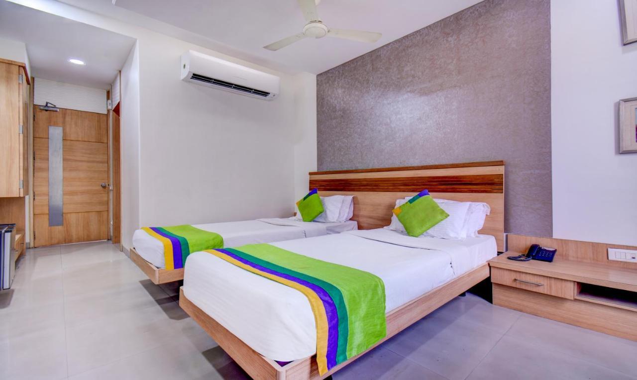 Treebo Admiral Suites New Usmanpura Aurangabad  Buitenkant foto