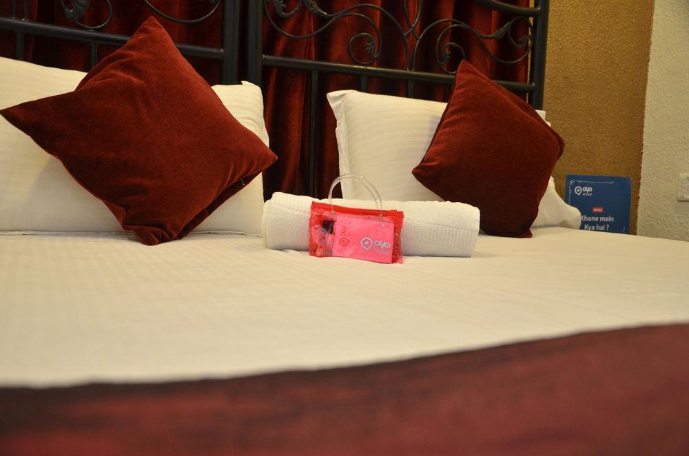 Treebo Admiral Suites New Usmanpura Aurangabad  Buitenkant foto