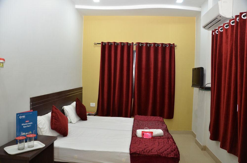 Treebo Admiral Suites New Usmanpura Aurangabad  Buitenkant foto