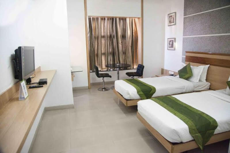 Treebo Admiral Suites New Usmanpura Aurangabad  Buitenkant foto